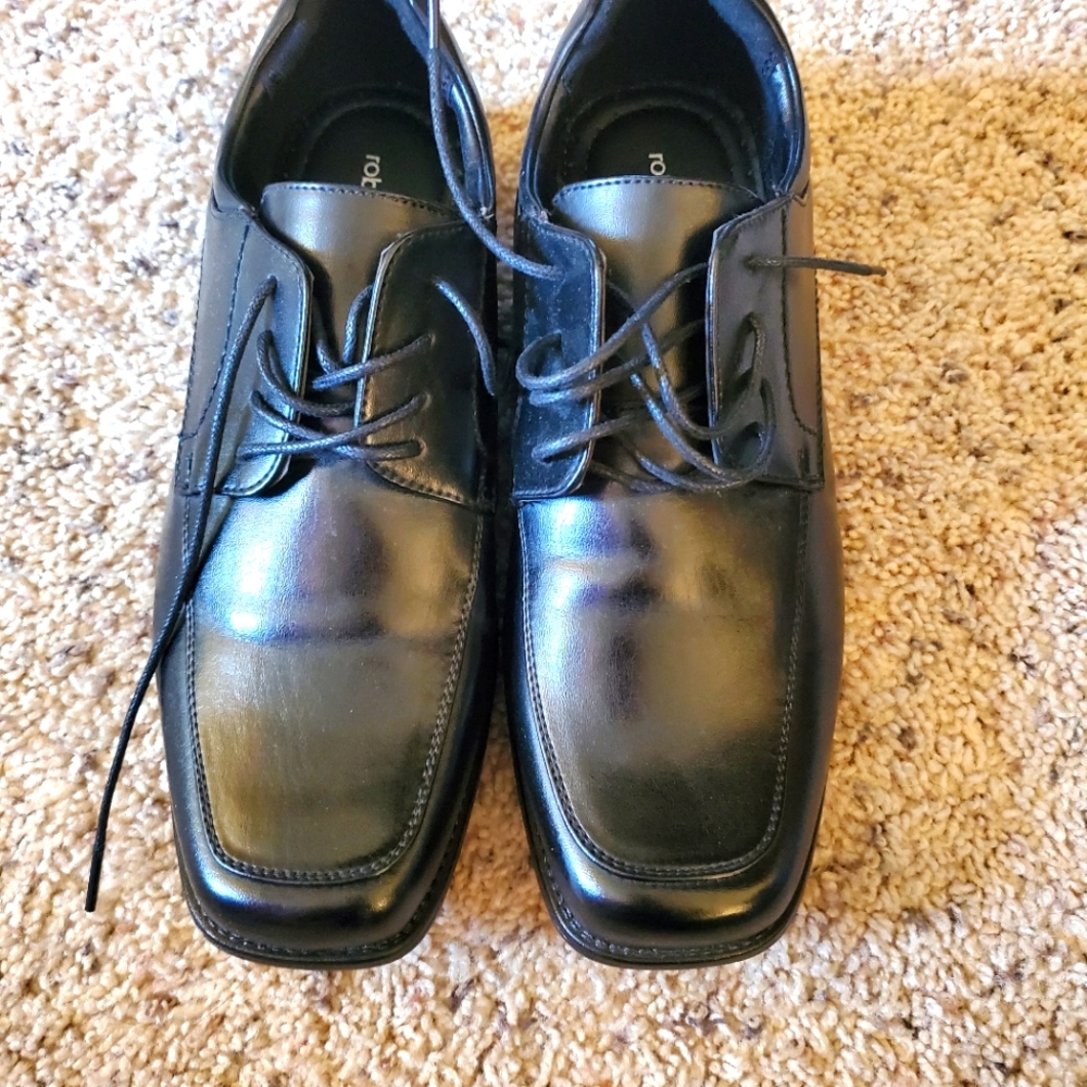 Boys robertdavid 6.5 Black Dress Shoes worn once